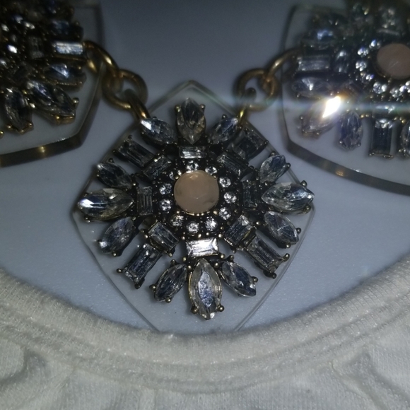Ann Taylor Necklace Rhinestone Acrylic Gold Tone - Picture 3 of 8